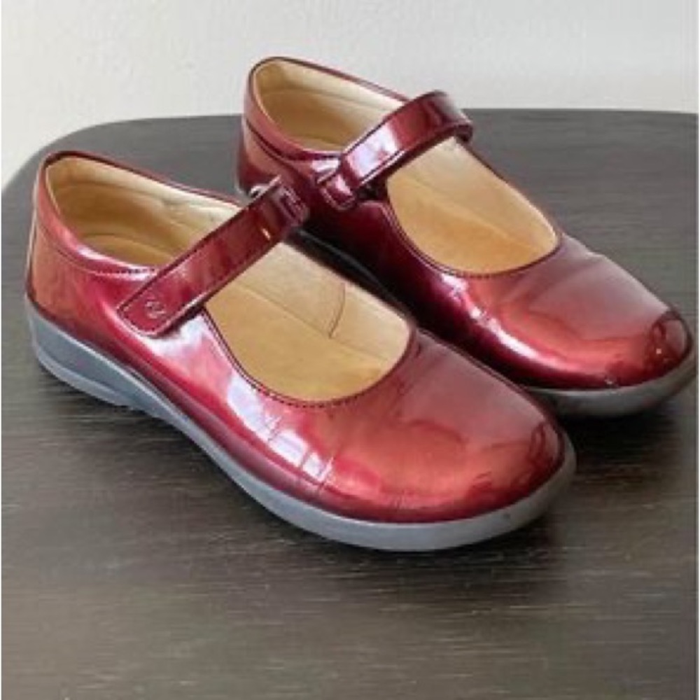 Naturino
Catania Mary Jane ( Kids)
Color:Bordeaux
Size 31 (13 US)